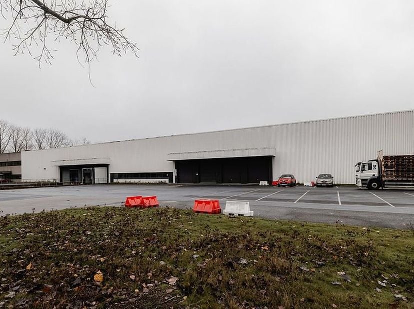 Logistieke toplocatie met maximale zichtbaarheid langs de E19<br />
Strategisch gelegen in de gevestigde industriezone Mechelen-Noord, pal langs de E1