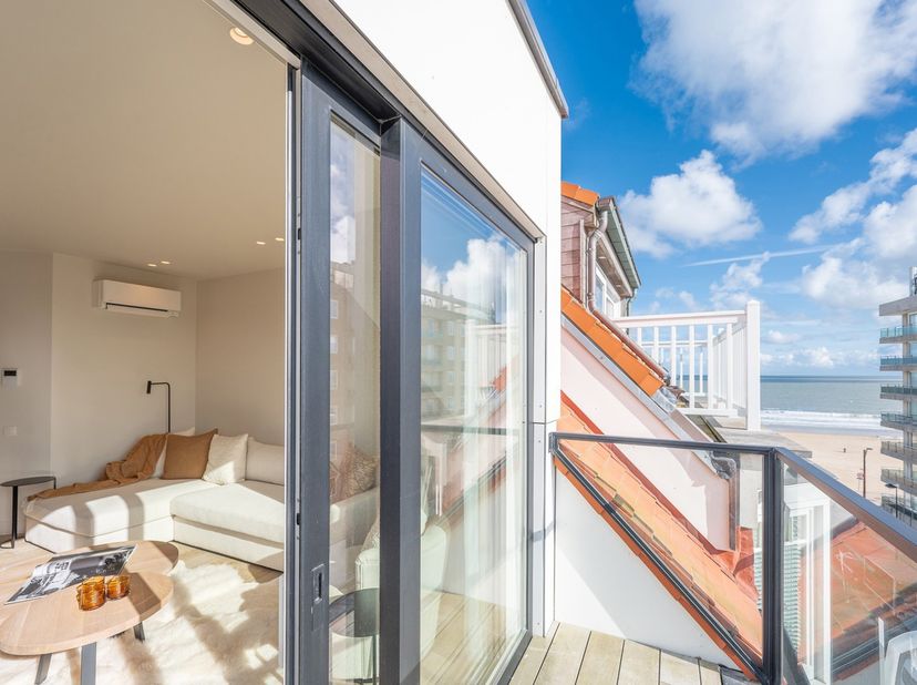 Exceptionnel appartement-duplex nouvelle construction, situé dans un emplacement top à proximité du minigolf et de la Kustlaan, offrant une vue dégagé