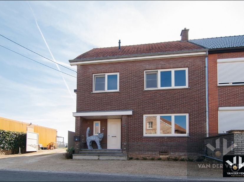 Instapklare woning in een kindvriendelijke en rustige omgeving<br />
<br />
TROEVEN:<br />
<br />
	Landelijke ligging met een goede bereikbaarheid naa