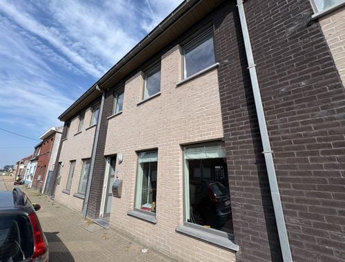                                         Maison deux facades à louer à Kortemark, € 985
