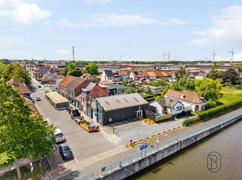 Situé à Zwevegem, dans un endroit facilement accessible, niché dans une rue calme sans issue tout en étant proche dune artère importante, cet espace c