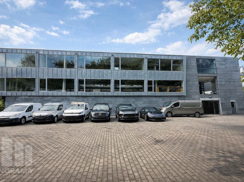 Bedrijfsvastgoed te koop in Bergensesteenweg 162,
                    1651 Lot