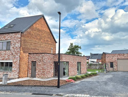                                         Entrepôt avec habitation à vendre à Renaix, € 419.750
