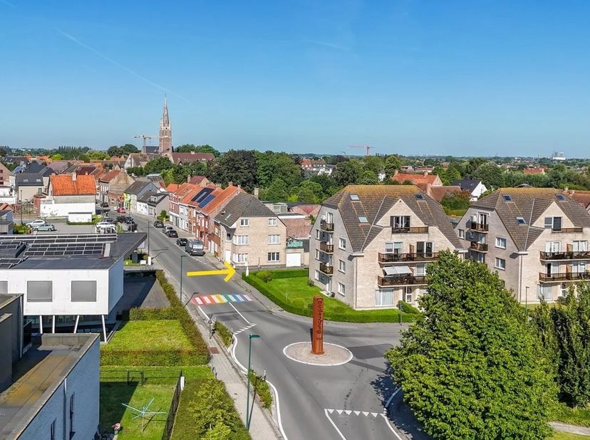 Op zoek naar de perfecte parkeeroplossing in Oudenburg? Dan is dit uw kans!<br />
<br />
In het centrum van Oudenburg bevindt zich deze ruime garagebo