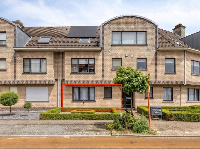 Cet appartement de plain-pied de 93 m² bien entretenu est situé dans le quartier recherché de Boechout et dispose d'un beau jardin ensoleillé, ce qui