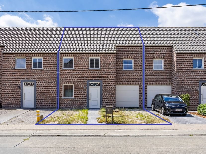 - Instapklare woning op een ideale ligging in Dadizele: Geluwestraat 30A<br />
- Lichtrijke leefruimte met zicht op de tuin<br />
- Uitgeruste open ke