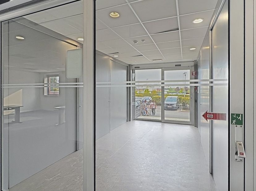 Bien professionnel à louer
                    à 8900 Ieper