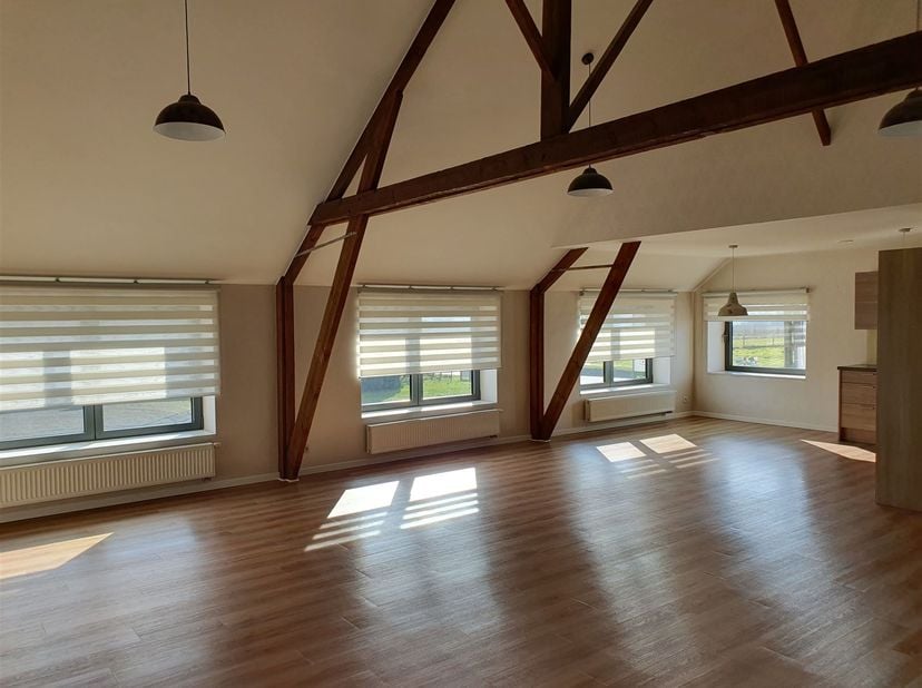 Ruime app van 152m² bewoonbaar opp boven funeranium.<br />
Voor dit goed onderhouden appartement zijn we op zoek naar iemand die tevens ook PT of FT