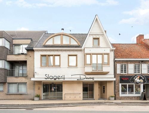                                         Usage mixte à vendre à Sint-Eloois-Vijve, € 695.000
