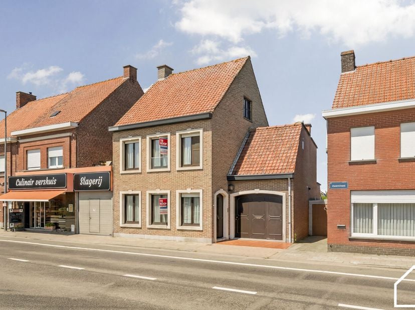 Ontdek deze grote kloeke woning in hartje van Zonnebeke op een perceel van 2.327m² zonder renovatieverplichtingen<br />
<br />
ONTDEK DE VASTGOEDVIDEO