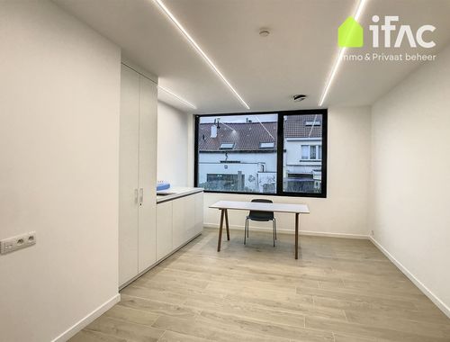                                         Usage mixte à louer à Tervuren, € 850
