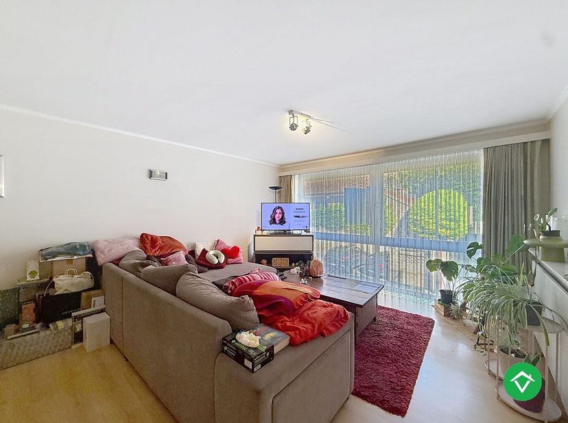 Dit appartement is gelegen op de eerste verdieping in het centrum van Roeselare. Alles is gelegen in de korte nabijheid van het appartement: het Geite