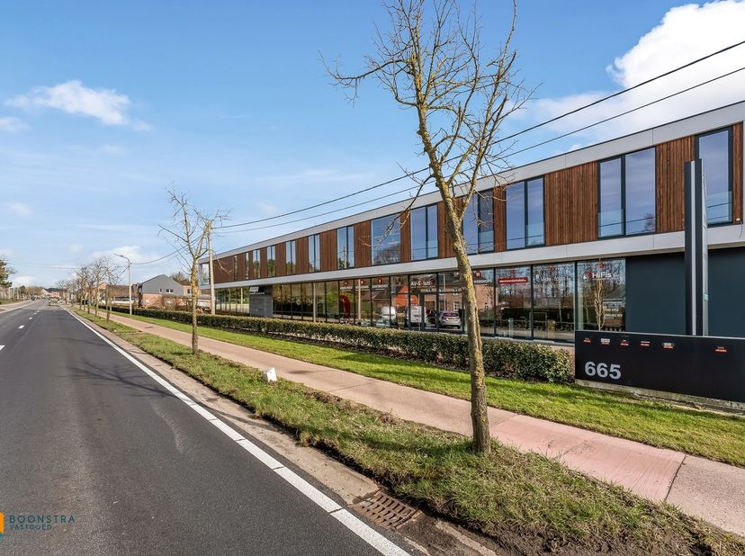 Op een geweldige locatie nabij het centrum van Putte bevindt zich deze kantoorruimte met ruim terras (bouwjaar : 2020). U geniet hier van een uitsteke