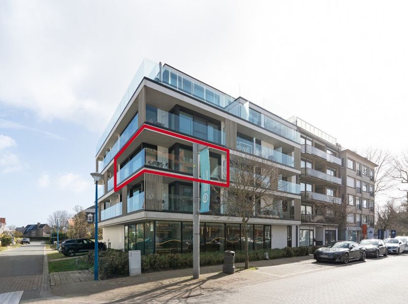 Te koop: uniek hoekappartement in Sint-Idesbald, op een centrale locatie nabij zee, duinen en openbaar vervoer. Dit appartement, gebouwd in 2023, comb