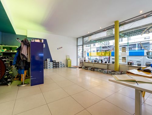                                         Handelszaak te koop in Ukkel, € 230.000
