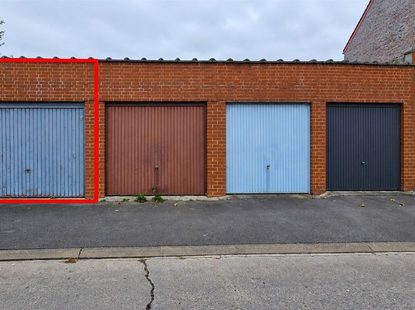 Garage te koop in ,
                    7340 Pâturages