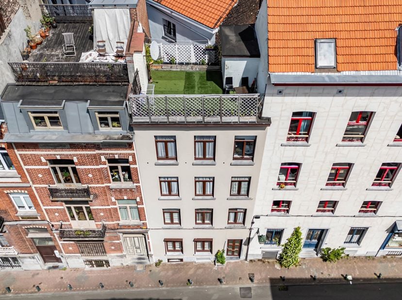 Easyhome vous propose cette maison unifamiliale idéalement située Rue Franz Gailliard 20 à Saint-Gilles, dans un quartier particulièrement prisé de la