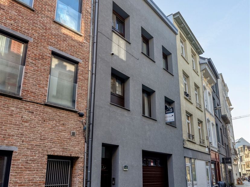 Energiezuinige woning in hartje Antwerpen met 4 slaapkamers, garage en terras<br />
Deze ruime stadswoning aan de Falconrui combineert ruimte, comfor