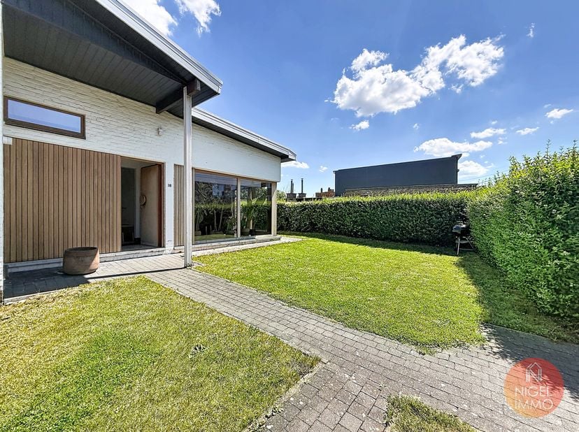✨ COUP DE CŒUR TOTAL— Bungalow 4 façades de charme de 1964, rénové à Ans ✨<br />