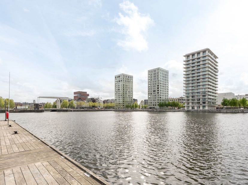 Stijlvol appartement gelegen op het Eilandje, in het iconische Chipperfield-project, met spectaculair zicht. Gelegen op de 13e verdieping van een resi
