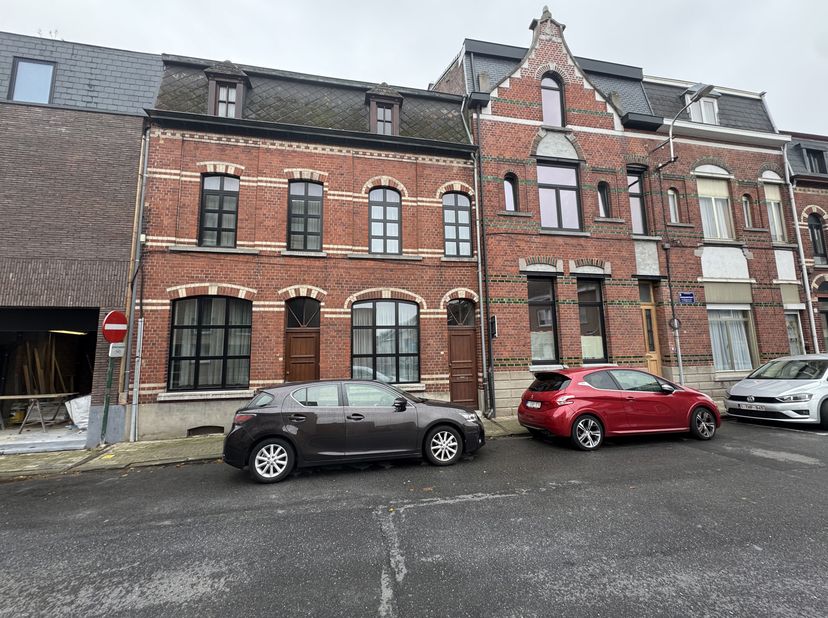 Woning te huur in Geraardsbergen<br />
Ben je op zoek naar een instapklare woning met ruimte? Dan is deze prachtige gezinswoning precies wat je zoekt!