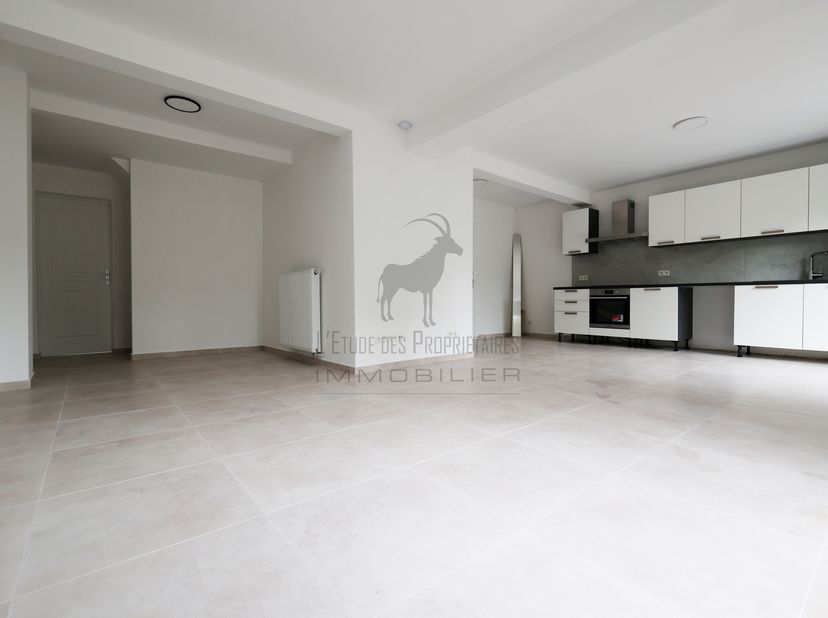 Referentie van het bureau: v7170-336<br />
*** VIRTUELE TOUR: https://envisite.net/vtour/fr/xhk3zg ***<br />
Met genoegen presenteren wij u dit invest