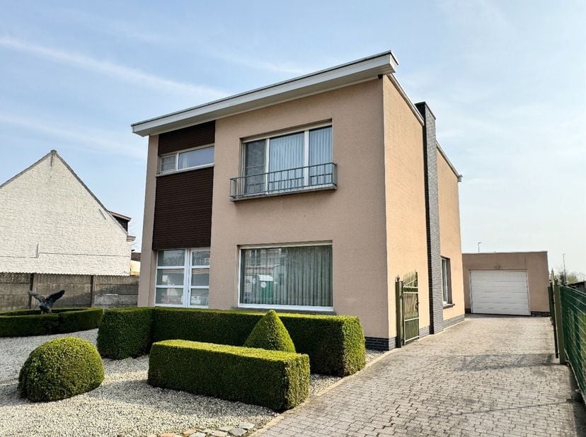 Bezoekdag zaterdag 29 augustus van 10u tot 12u. Kom vrijblijvend langs zonder afspraak en ontdek deze woning!<br />
<br />
Deze verzorgde open bebouwi