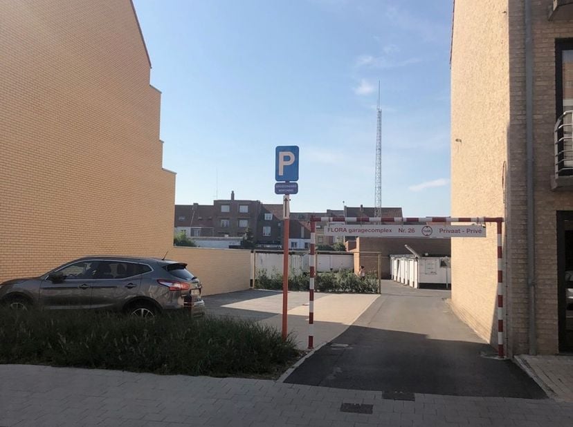 Garage 105 te huur in Res. Flora - Ollevierlaan 26 De Panne