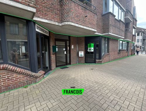                                         Bâtiment commercial à vendre à Eernegem, € 270.000
