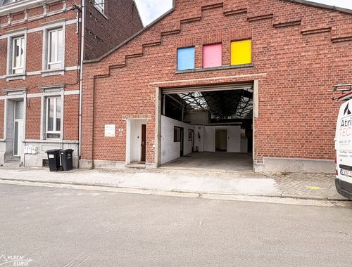                                         Magazijn zonder bureel te huur in Dison, € 600

