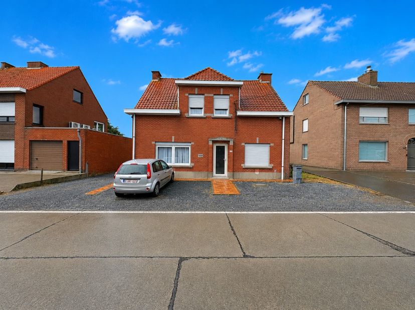 Huis te koop in Ieperseaardeweg 27,
                    8800 Roeselare