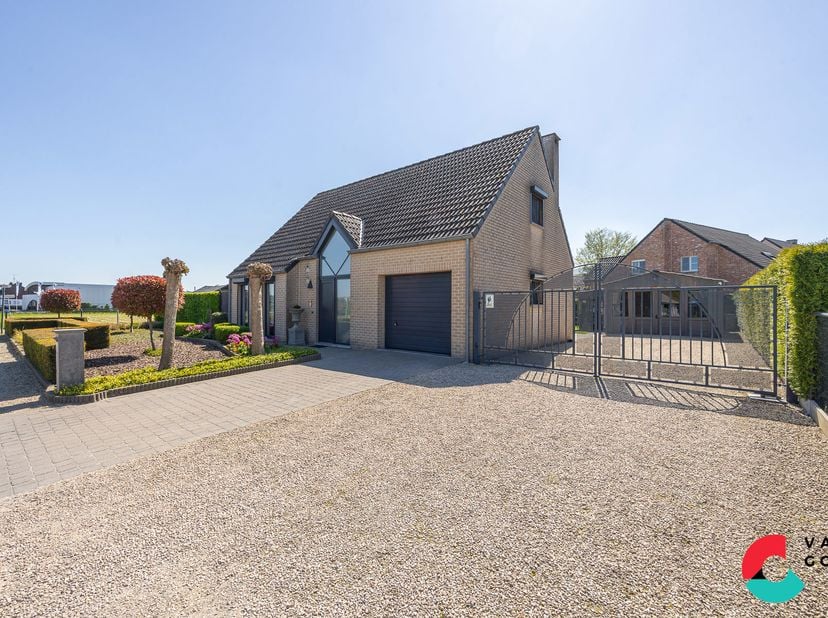 Instapklare gezinswoning op wandelafstand van het centrum van Bocholt nabij talrijke faciliteiten.<br />
De woning is doorheen de jaren zeer goed onde