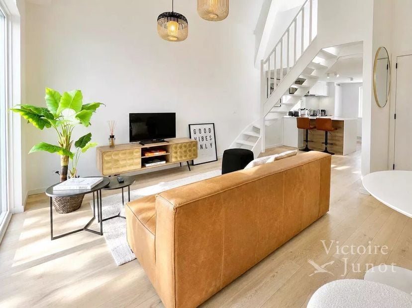 Gepresenteerd door Yanis Morsa : 0487 71 46 10 / yanis.morsa@victoire.be<br />
Victoire Junot biedt u exclusief dit prachtige nieuwe volledig gemeubil