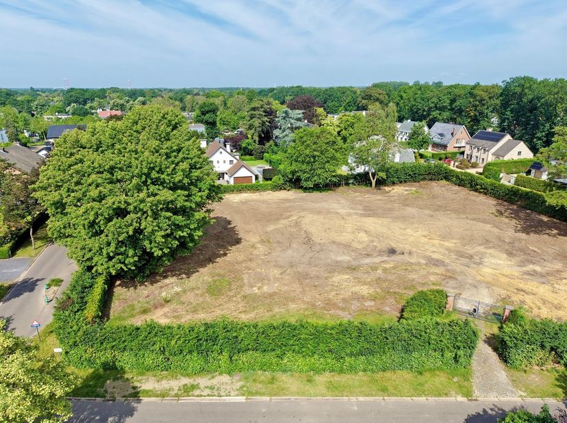 Op zoek naar een bouwgrond op een rustige locatie met een uitstekende bereikbaarheid? Dit mooie perceel van 10a 83ca met een straatbreedte van ±30m -