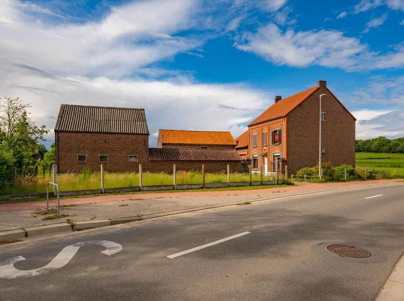 AUTHENTIEKE HOEVE OP ROYAAL PERCEEL -<br />
Notaris Cedric HONOREZ, te Tienen, zal online openbaar verkopen via Biddit:<br />
GEMEENTE Boutersem - 4e