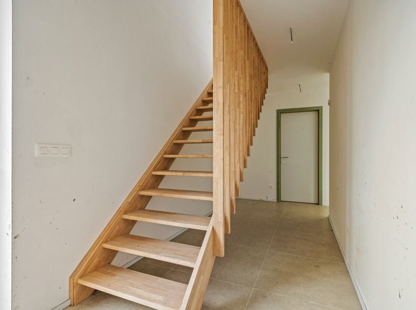 Deze bijna-energie neutrale woning bevindt zich op wandelafstand van het natuurgebied 'De Most' te Balen, op een perceel van 449 m². De woning omvat o