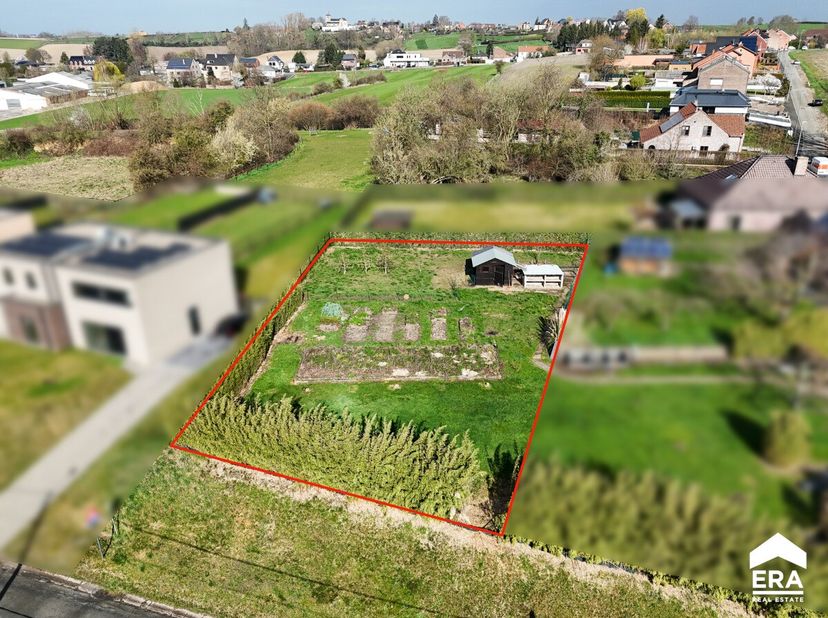 Bouwperceel van 7 are 65 ca gelegen net buiten het centrum van Tongeren.<br />
<br />
De bouwgrond ligt in een rustige straat te "Blaar", een charmant