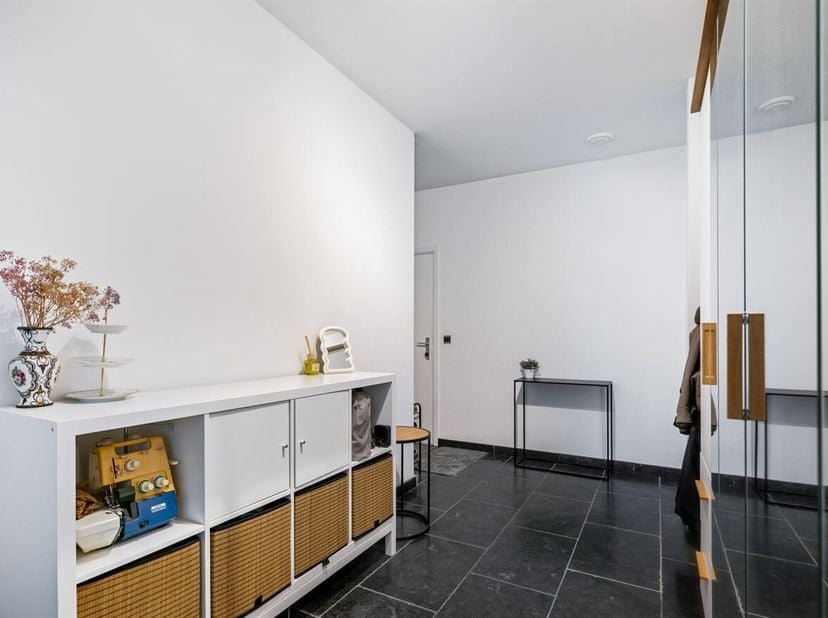Ontdek dit prachtig, energiezuinig appartement in het rustige Koningshooikt. De woonst bevindt zich in het hart van Koningshooikt en is ideaal voor zi