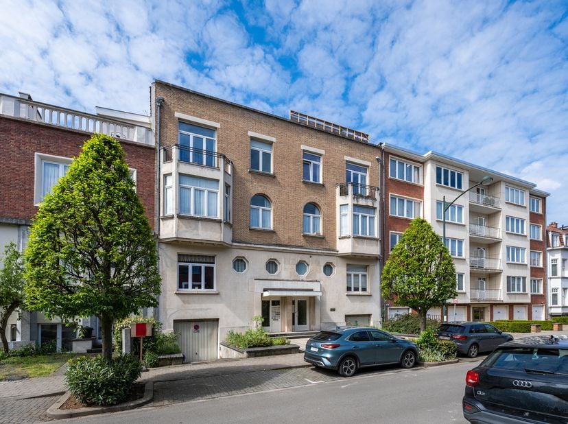 WOLUWE-SAINT-PIERRE - Quartier du Chant d'Oiseau - Très bel APPARTMENT (4-5ch/sdb/bur) de ± 165 m² + garage double. Situé au rez-de-chaussée, il offre