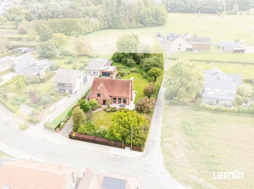 Huis te koop in Damstraat 52,
                    9320 Nieuwerkerken