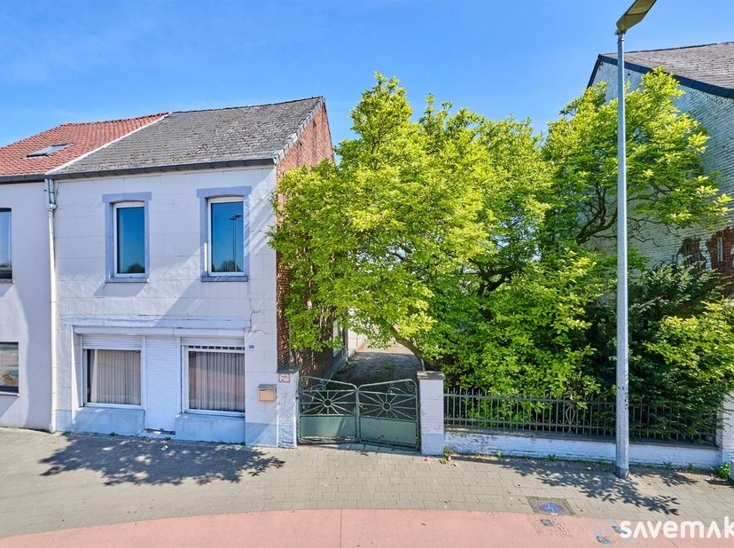 Au cœur de Leopoldsburg, nous trouvons cette charmante maison à rénover.<br />
<br />
Malgré son emplacement central, à proximité des écoles et des