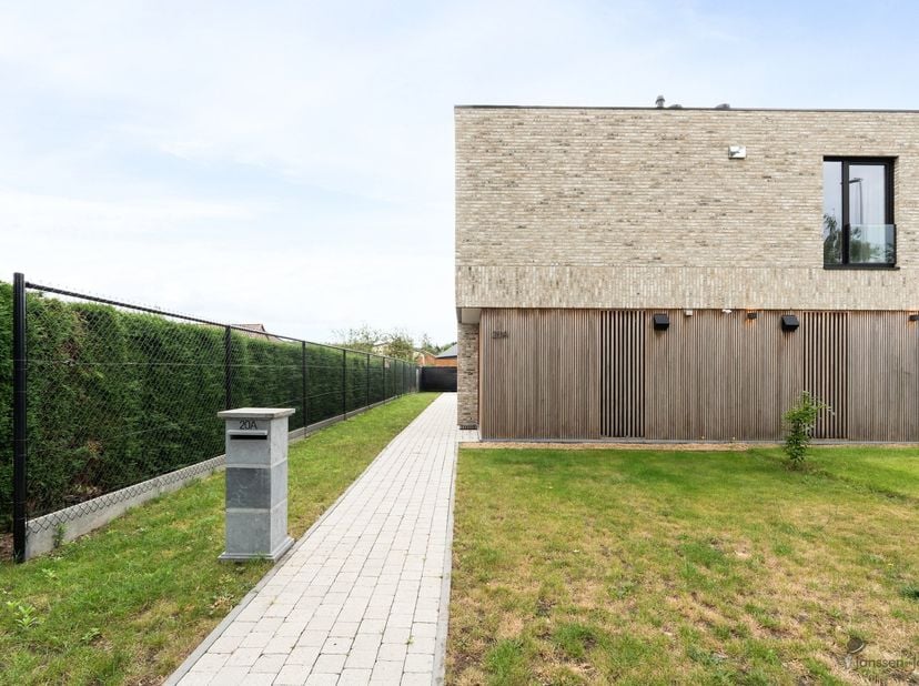 Bâtiment mitoyen (2023) prêt à l'emploi et économe en énergie avec jardin ensoleillé<br />
<br />
Cette maison jumelée récente (2023) allie un confo