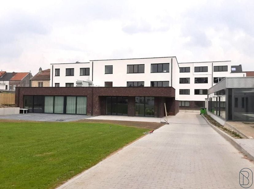 Situé dans la RÉSIDENCE/HÔTEL DE SOINS PRINSENHOF : appartement récent en résidence-service avec un RENDEMENT de 3,44 % (600 €/mois) (indexé annuellem