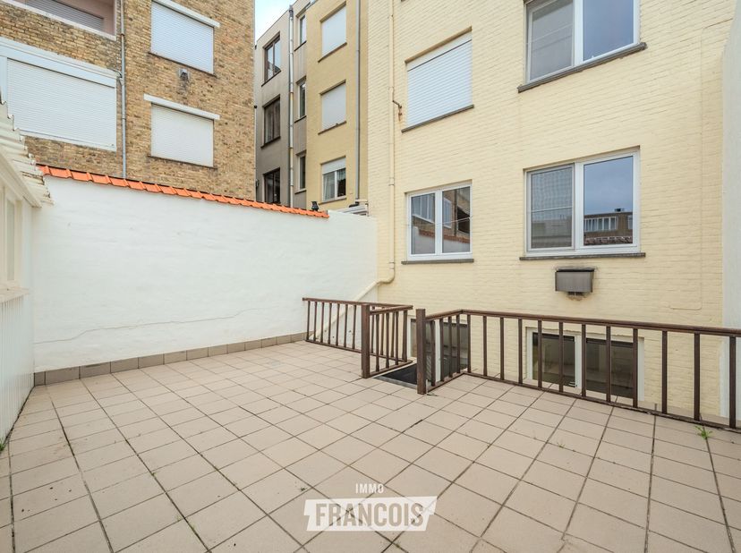Cet agréable appartement est situé sur la Noordzeelaan à Westende-Bad, dans un emplacement excellent à proximité de la digue et à distance de marche d