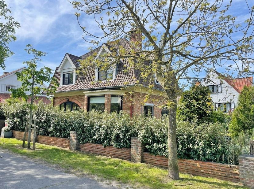 La villa Les Pannicauts bénéficie d'un emplacement idéal, à deux pas du centre-ville et de la plage — un emplacement de choix ! La maison bénéficie d'