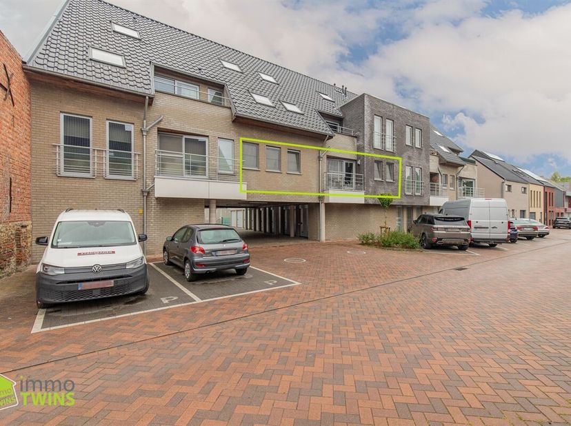 Modern en rustig gelegen appartement te Lebbeke <br />
Instelprijs (bieden vanaf): 189.000,00 euro + 30.000,00 euro (219.000,00 euro)<br />
Dit appart