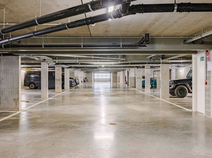 Op zoek naar een ondergrondse autostaanplaats op gunstige ligging te koop in Olsene? Wij hebben wat u zoekt<br />
<br />
De troeven:<br />
-veilige
