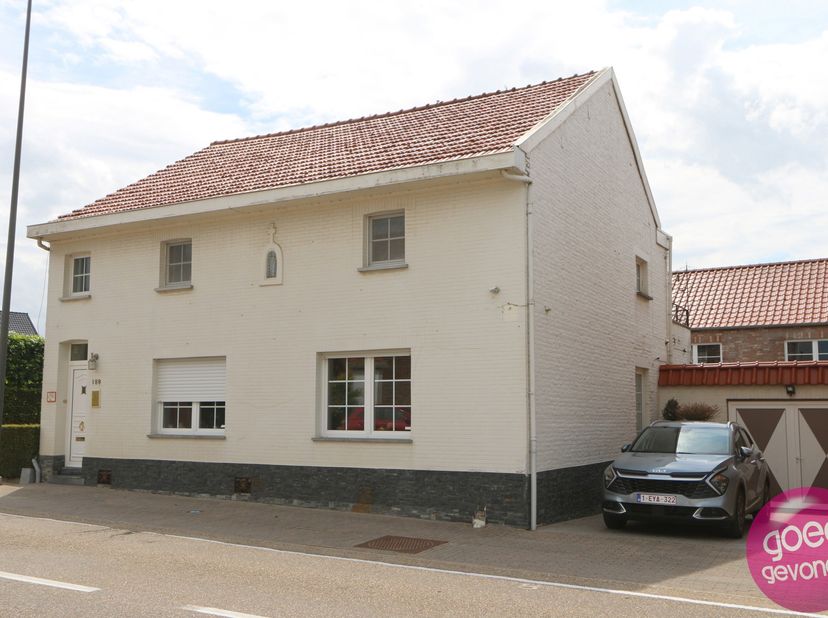UNIEKE EIGENDOM MET 2 WONINGEN, GROENE OASE EN MOGELIJKHEID VRIJ BEROEP<br />
Laat je verrassen door deze uitzonderlijke eigendom die meer biedt dan e