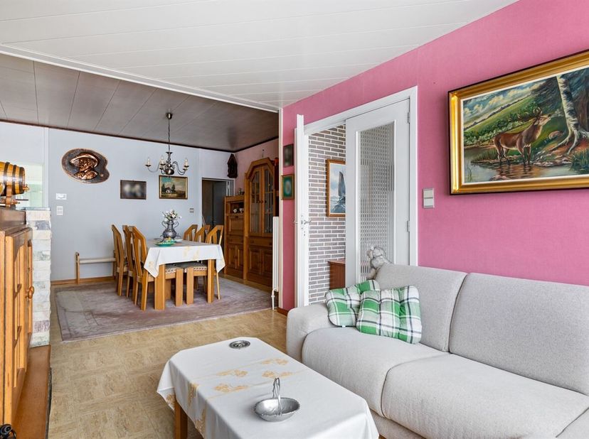 Te renoveren woning met 3 tot 4 slaapkamers te Merksem!<br />
Op zoek naar een woning waar u volledig uw eigen stempel op kan drukken? Deze te renover