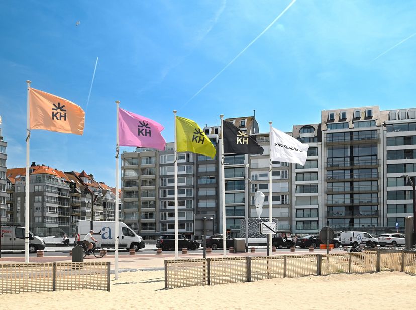 Ongemeubeld 3 slaapkamerappartement op het Rubensplein met fantastisch zeezicht.<br />
Inkom met vestiaire en gastentoilet. Woonkamer met panoramisch